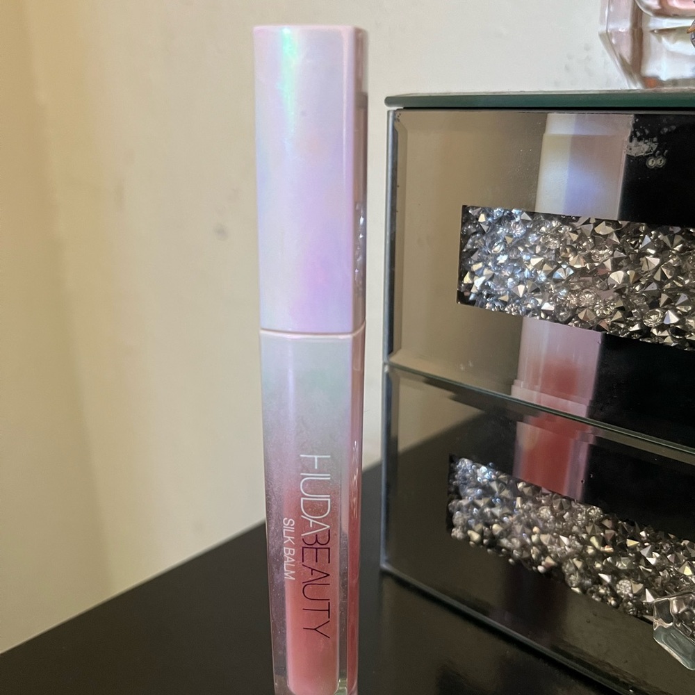 HUDA BEAUTY Hydra-Plumping Lip Balm in Blush